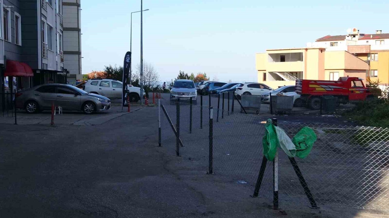 ZONGULDAK'TA BİR VATANDAŞ, BELEDİYE TARAFINDAN YOL ÇALIŞMASI YAPILAN VE KAMULAŞTIRMA BEDELİ TESPİT...