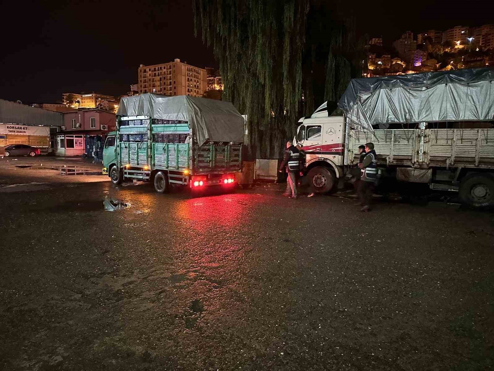ZONGULDAK DEFTERDARLIĞI'NA BAĞLI DENETİM EKİPLERİ, SABAHA KARŞI ZONGULDAK TOPTANCI HALİ'NE...