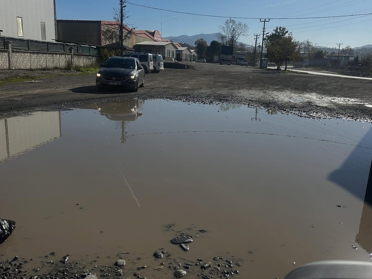 ZONGULDAK (İHA) - ALAPLI’DA KAPALI PAZAR YERİNİN BULUNDUĞU ALANDAKİ YOL, YAĞMUR SONRASI ADETA...
