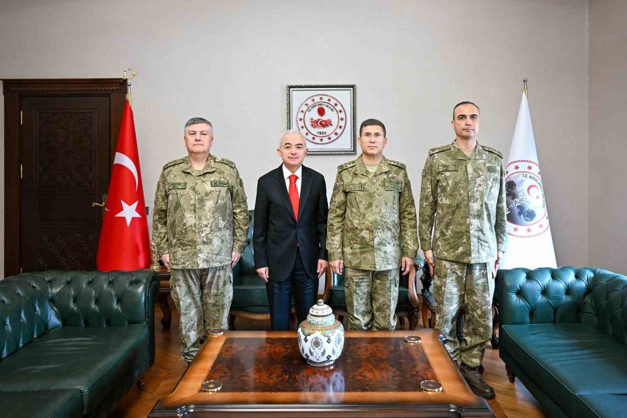 1. ORDU KOMUTANI ORGENERAL BAHTİYAR ERSAY, 5. KOLORDU KOMUTANI TÜMGENERAL MEHMET CAFER AKSOYTÜRK...