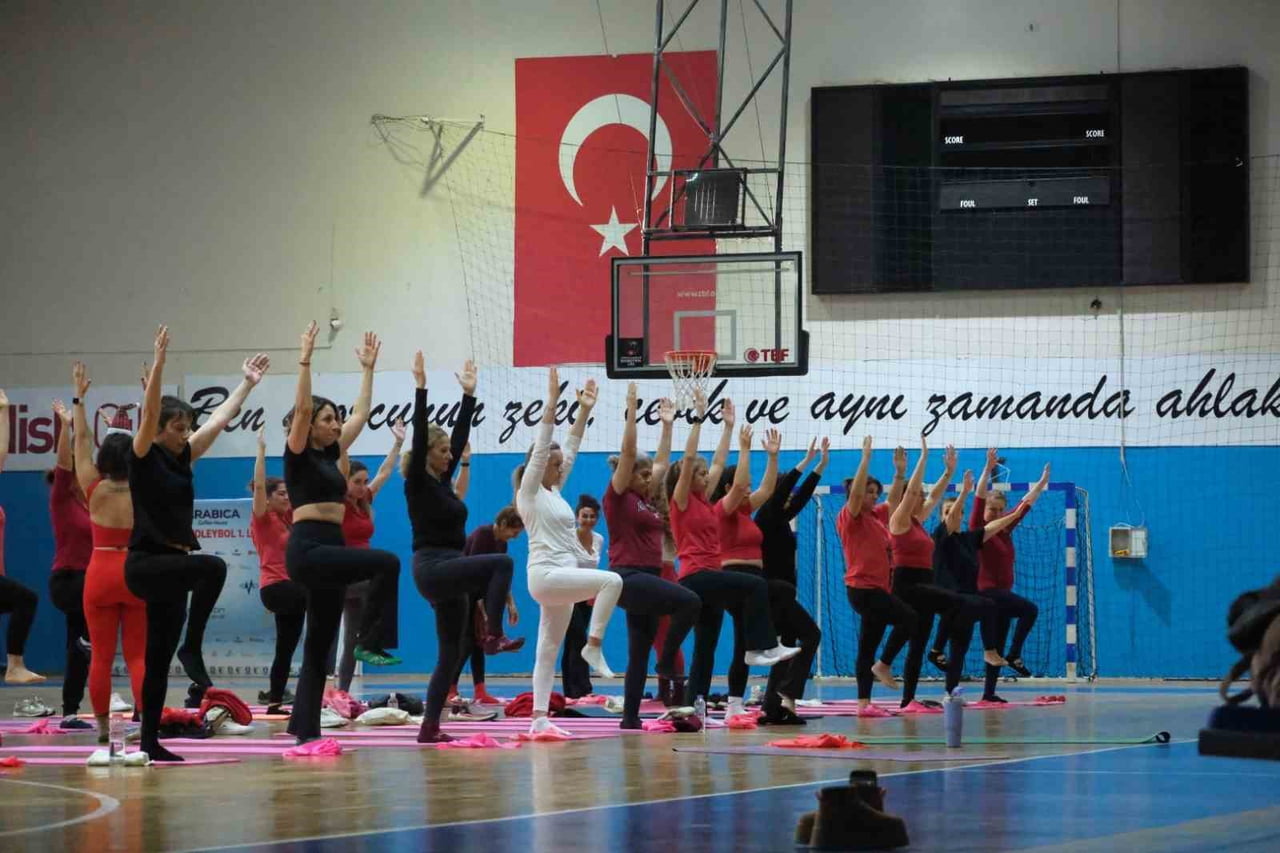2025, BODRUM’DA PİLATES VE YOGA İLE UĞURLANDI