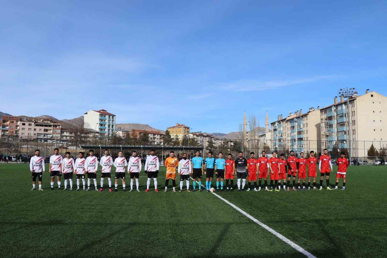 25 MART OLTU BELEDİYESPOR, SAHASINDA KARŞILAŞTIĞI ERZURUM ÜNİVERSİTELİ GENÇLER SPOR KULÜBÜ’NÜ 3-1...