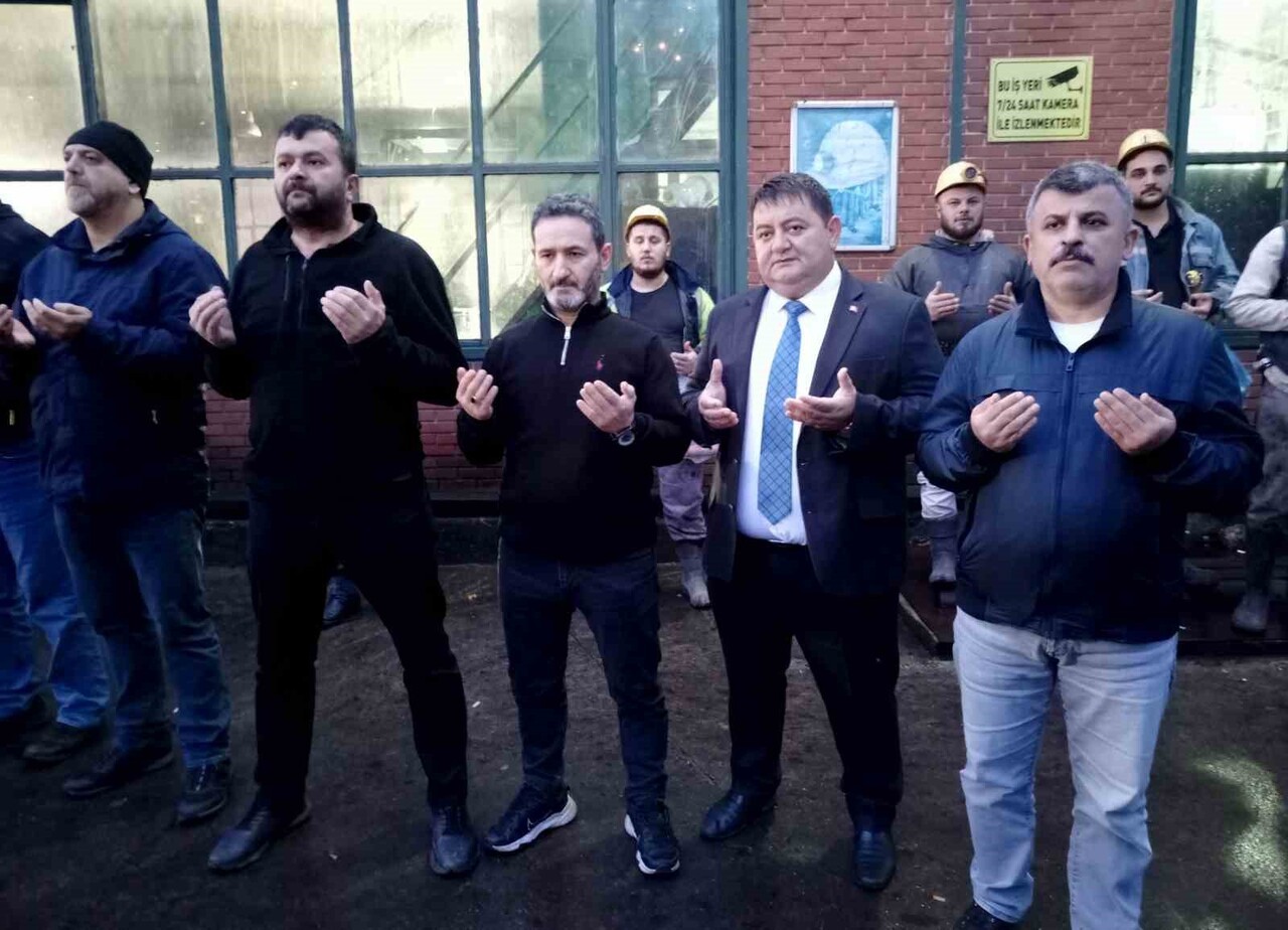 5. KARTİYE'DE YENİ AÇILAN PANO ÜRETİM AYAĞI İÇİN KAZASIZ ÜRETİM DİLEĞİYLE HAYVAN KESİM TÖRENİ...