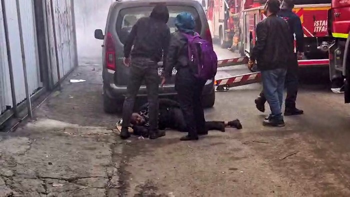 5. KATTAKİ DAİREDE AİLESİYLE BİRLİKTE YAŞAYAN YABANCI UYRUKLU ADAM, PANİKLE AŞAĞI ATLAYARAK...