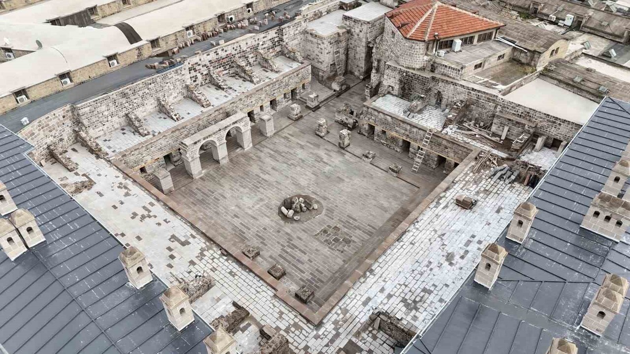 525 YILLIK TARİHİ GÖN HAN’I RESTORE EDEREK ÇEŞİTLİ ETKİNLİKLERE EV SAHİPLİĞİ YAPAN, YAŞAYAN BİR...