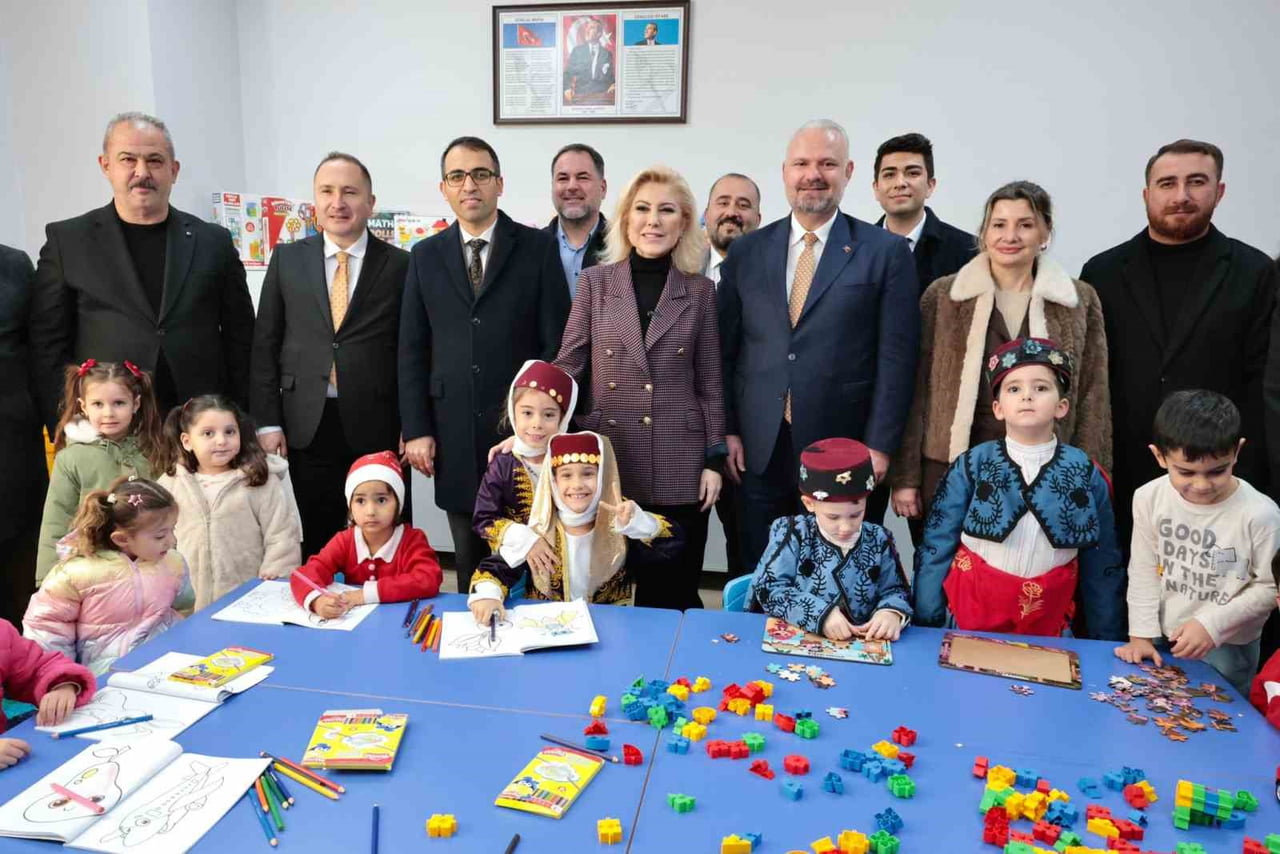 AÇILIŞ TÖRENİNE AK PARTİ İZMİR MİLLETVEKİLİ ŞEBNEM BURSALI, MENEMEN KAYMAKAMI VEDAT YILMAZ...