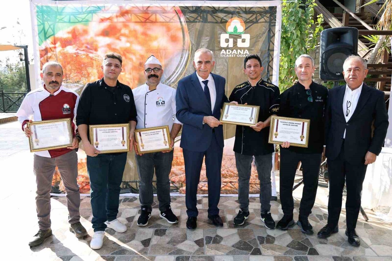 ADANA'DA 12'Sİ KADIN 50 KURSİYER TESCİLLİ ADANA KEBABI USTALIK EĞİTİMİ ALDI.