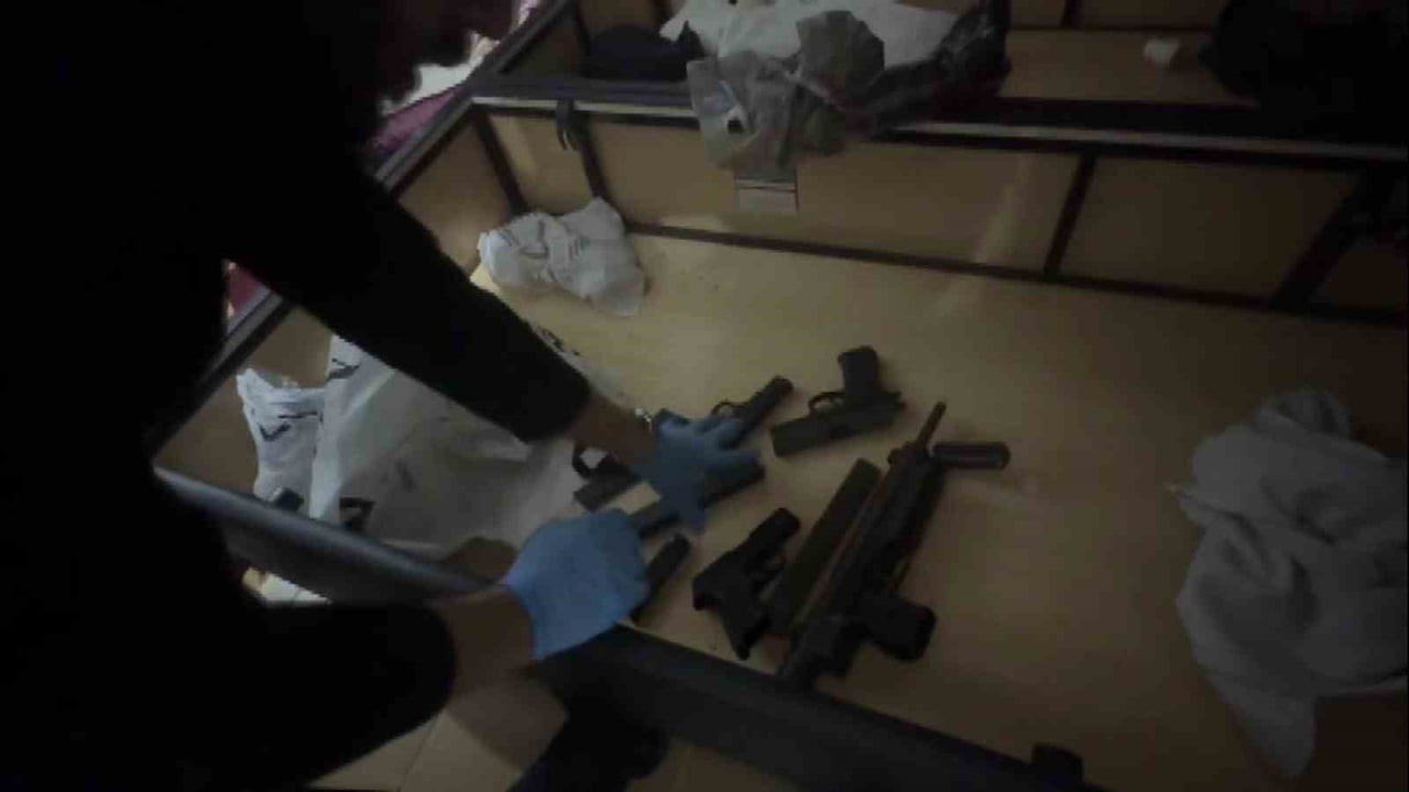 ADANA'DA NARKOTİK POLİSİ İKİ KADININ YAŞADIĞI EVE YAPTIĞI OPERASYONDA,13 KİLO 300 GRAM BONZAİ...