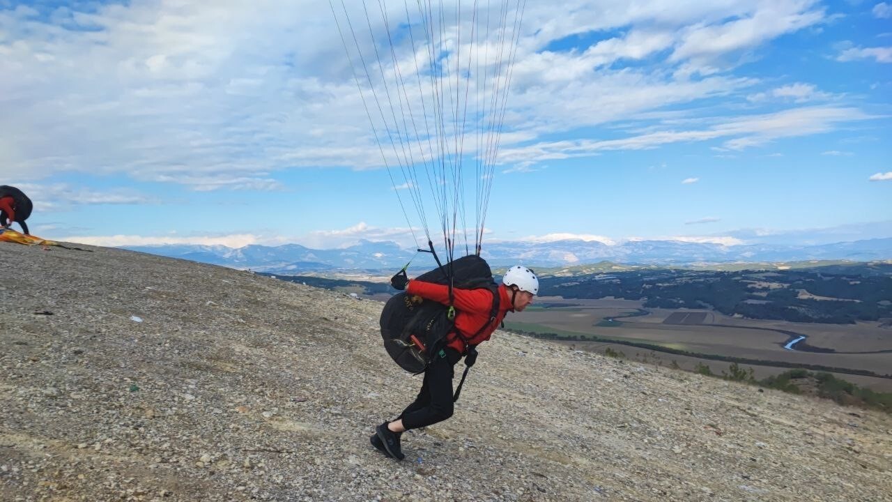 ADANA'DA YAŞAYAN 35 YAŞINDAKİ SEREBRAL PALSİ HASTASI ERGİN YAVUZER, RÜYASINDA KENDİNİ UÇARKEN...