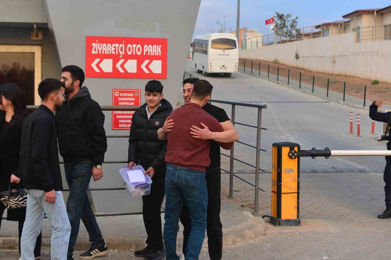 ADANA’DA 11’İNCİ YARGI PAKETİNİN YÜRÜRLÜĞE GİRMESİYLE HÜKÜMLÜLER TAHLİYE OLMAYA...