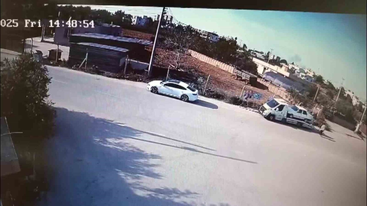 ADANA’DA 120 SUÇ KAYDI BULUNAN ŞAHIS, ÇEKİCİ SÜRÜCÜSÜNÜN İNDİRME İŞLEMİYLE MEŞGUL OLDUĞU ANDA...