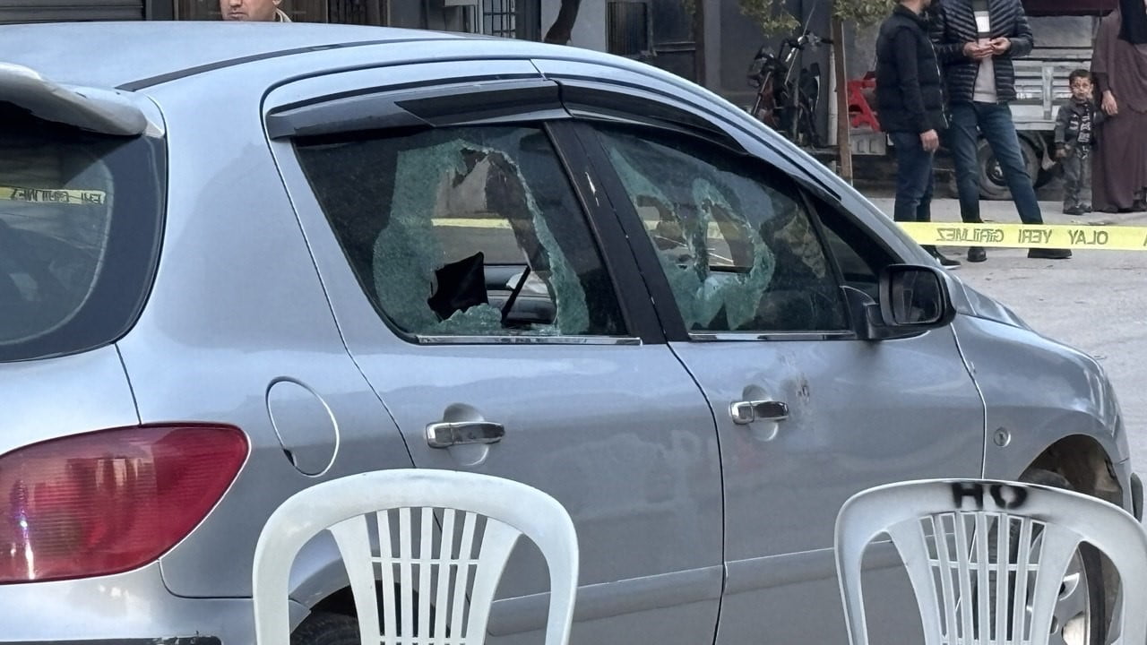 ADANA’DA DÜĞÜNDE KARŞILAŞAN KAN DAVALILAR  ARASINDA ÇIKAN SİLAHLI ÇATIŞMADA BİR KİŞİ HAYATINI...