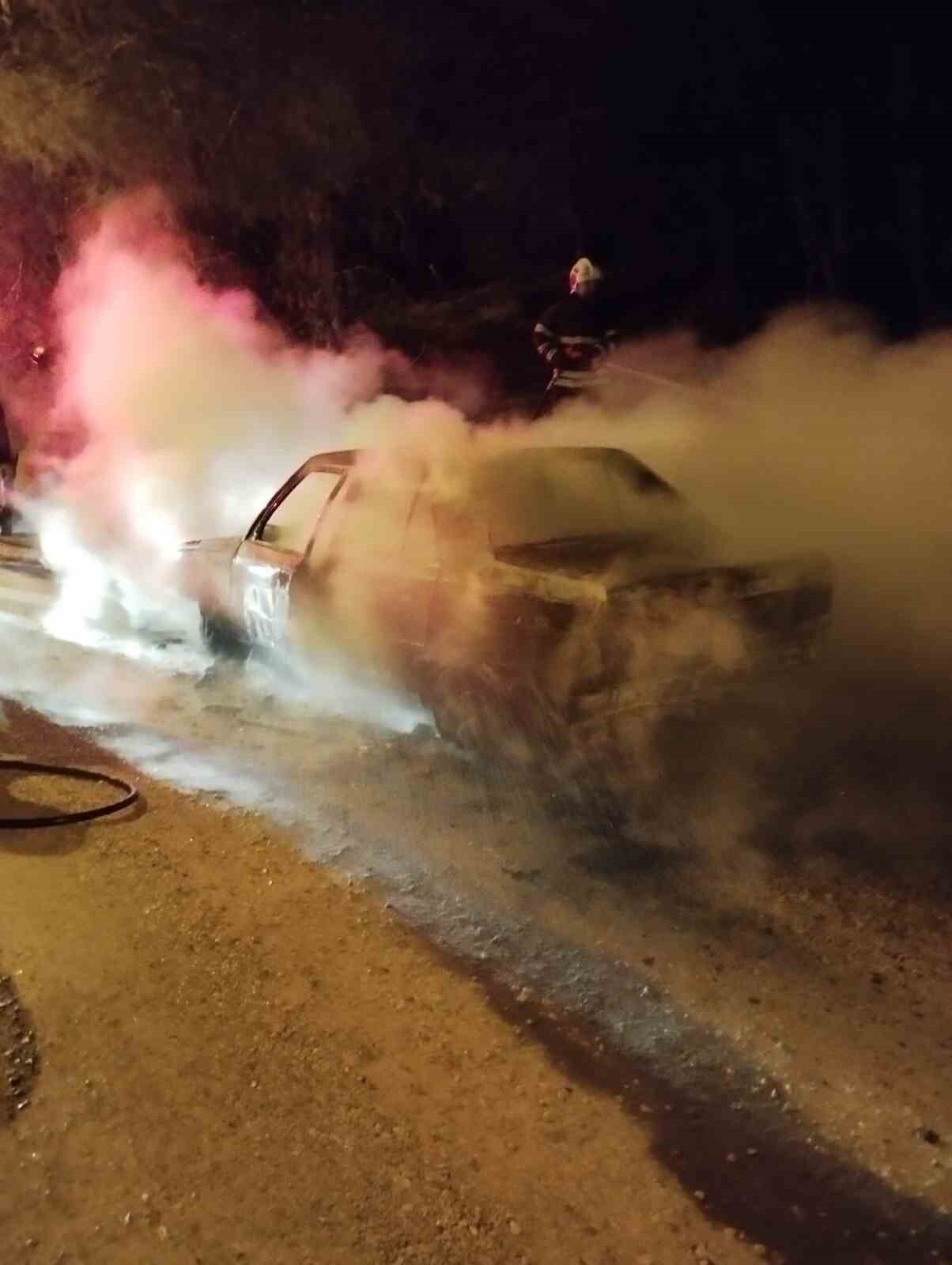 ADANA’DA OTOMOBİLİN PATLAMASI SONUCU İÇERİSİNDEKİ SÜRÜCÜ FECİ ŞEKİLDE CAN VEREREK HAYATINI...