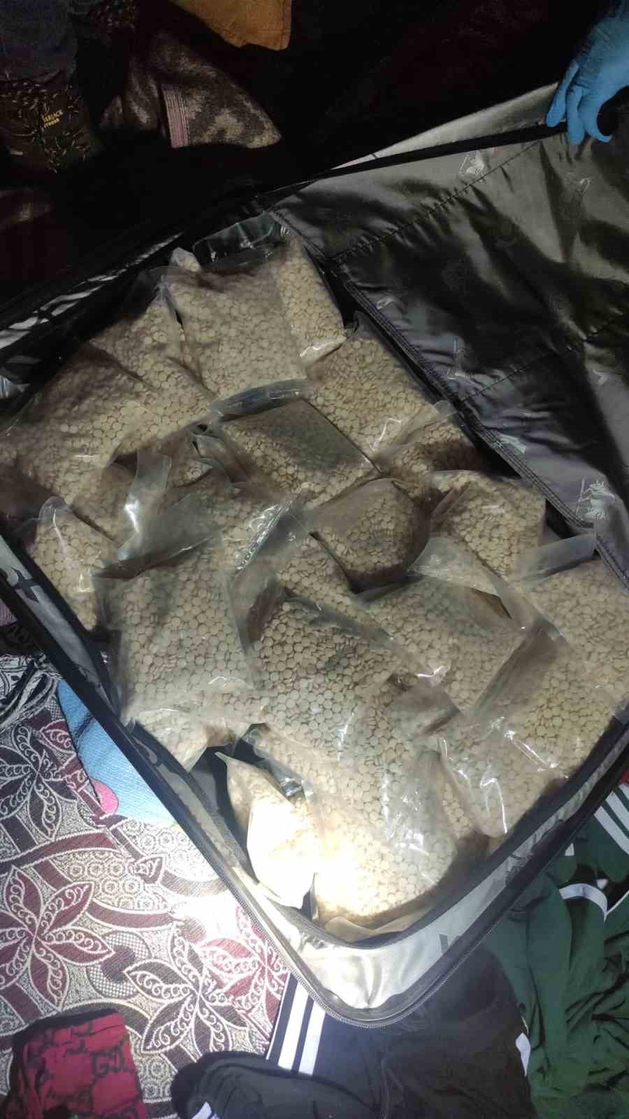 ADANA’DA TORBACI DİYE TABİR EDİLEN UYUŞTURUCU SATICILARINA YÖNELİK DÜZENLENEN OPERASYONDA 5...