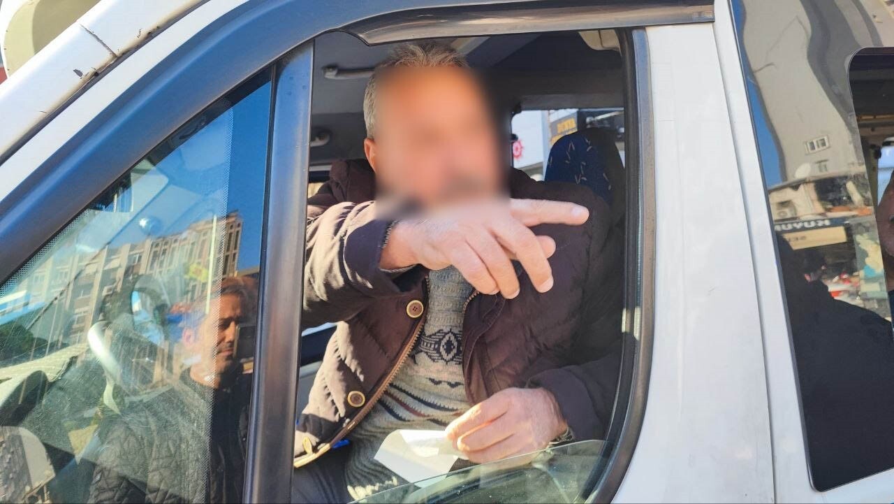 ADANA’DA TRAFİK UYGULAMASI SIRASINDA PARA CEZASI UYGULANAN 55 SÜRÜCÜ, "HAFTADA EN AZ ÜÇ KEZ CEZA...