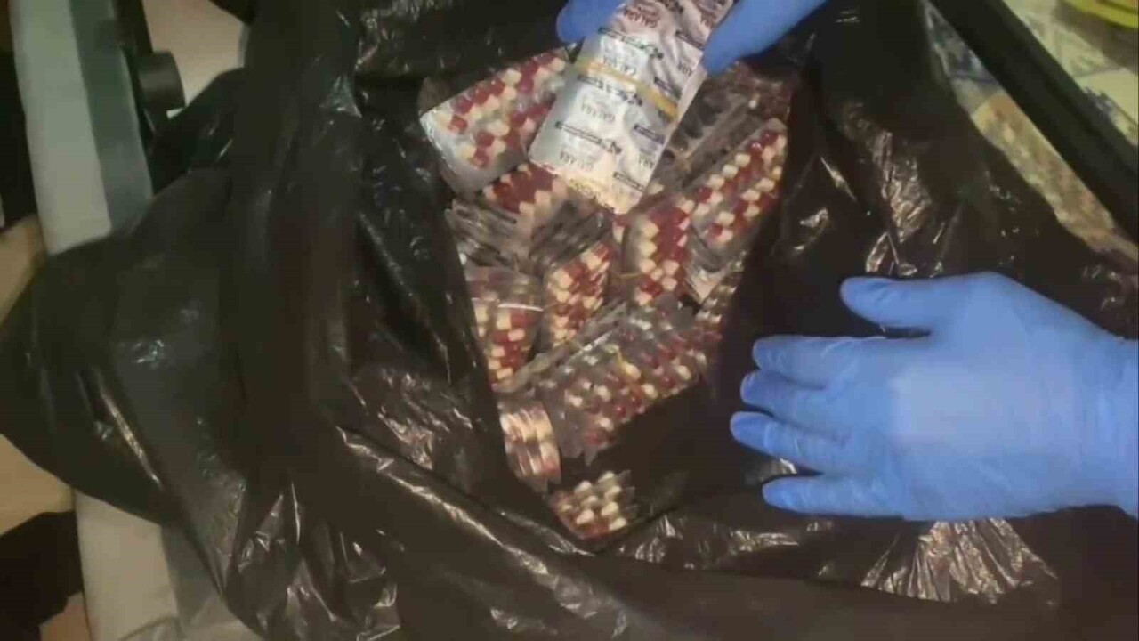 ADANA’DA UYUŞTURUCU MADDE TİCARETİ YAPANA ŞÜPHELİ OPERASYONLA YAKALANIRKEN EVİNDE VE İŞYERİNDE 14...