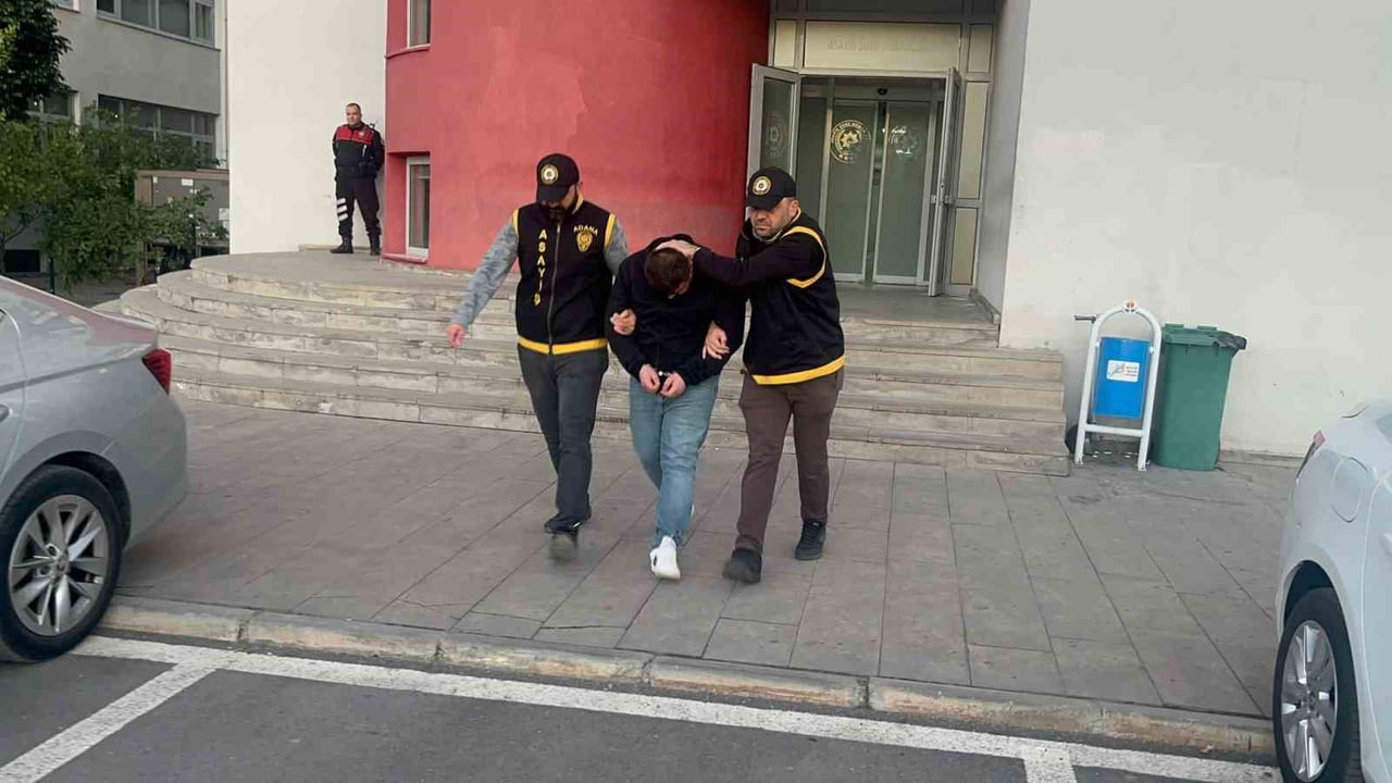 ADANA’DA YARALAMA, KİŞİYİ HÜRRİYETİNDEN YOKSUN BIRAKMA GİBİ 254 SUÇTAN ARANAN VE 25 YIL HAPİS...