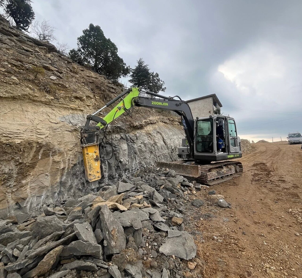 ADANA’NIN FEKE İLÇESİNDE BELEDİYE TARAFINDAN İLÇEDE BAŞLATILAN ULAŞIM SEFERBERLİĞİ KIŞ DÖNEMİ DE...