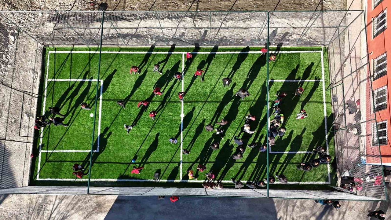 ADANA’NIN FEKE İLÇESİNDE FEKE BELEDİYE BAŞKANI CÖMERT ÖZEN, İLÇEDE SPOR ALTYAPISINI GÜÇLENDİRMEYE...