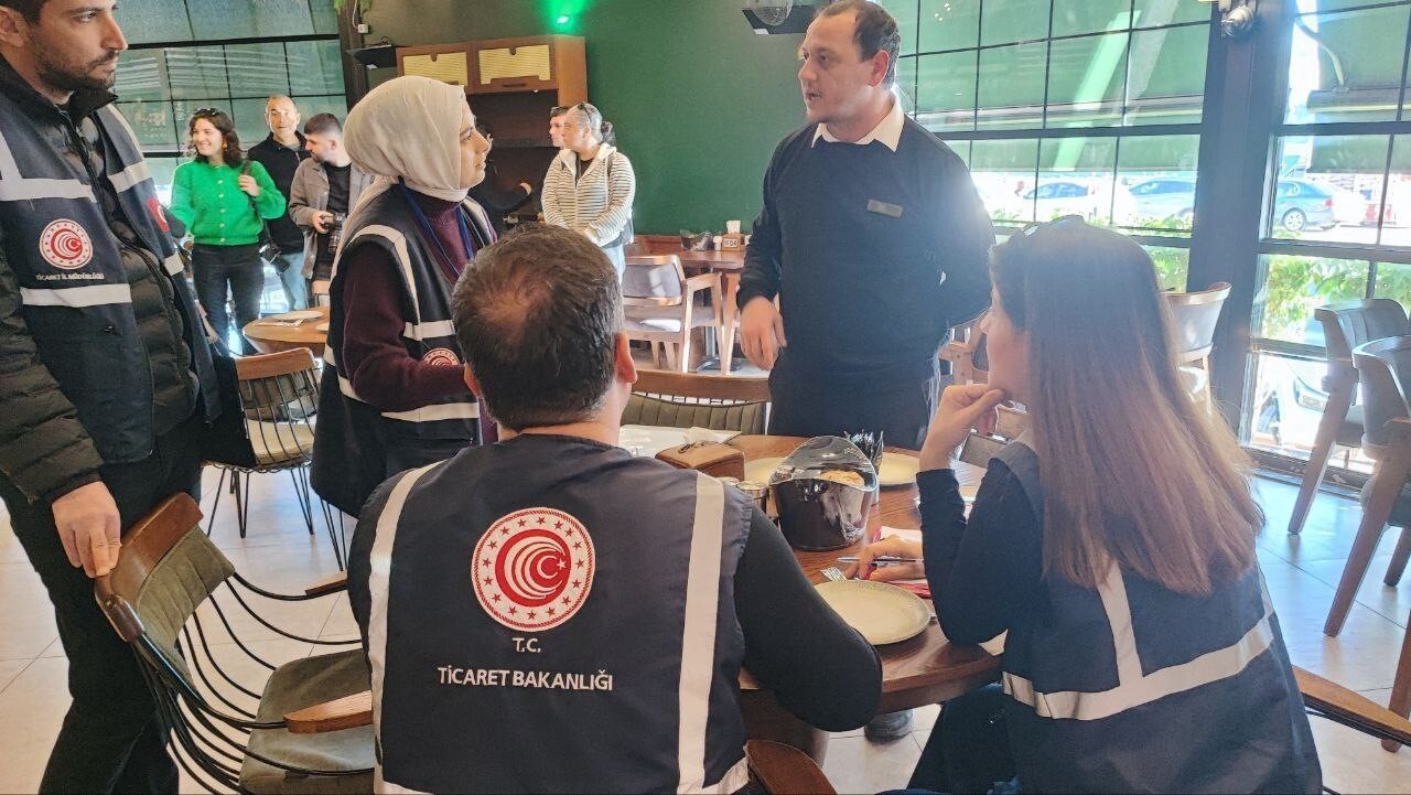 ADANA TİCARET İL MÜDÜRLÜĞÜ TARAFINDAN İŞLETMELERDE ETİKET MEVZUAT UYGUNLUĞU VE FAHİŞ FİYAT...