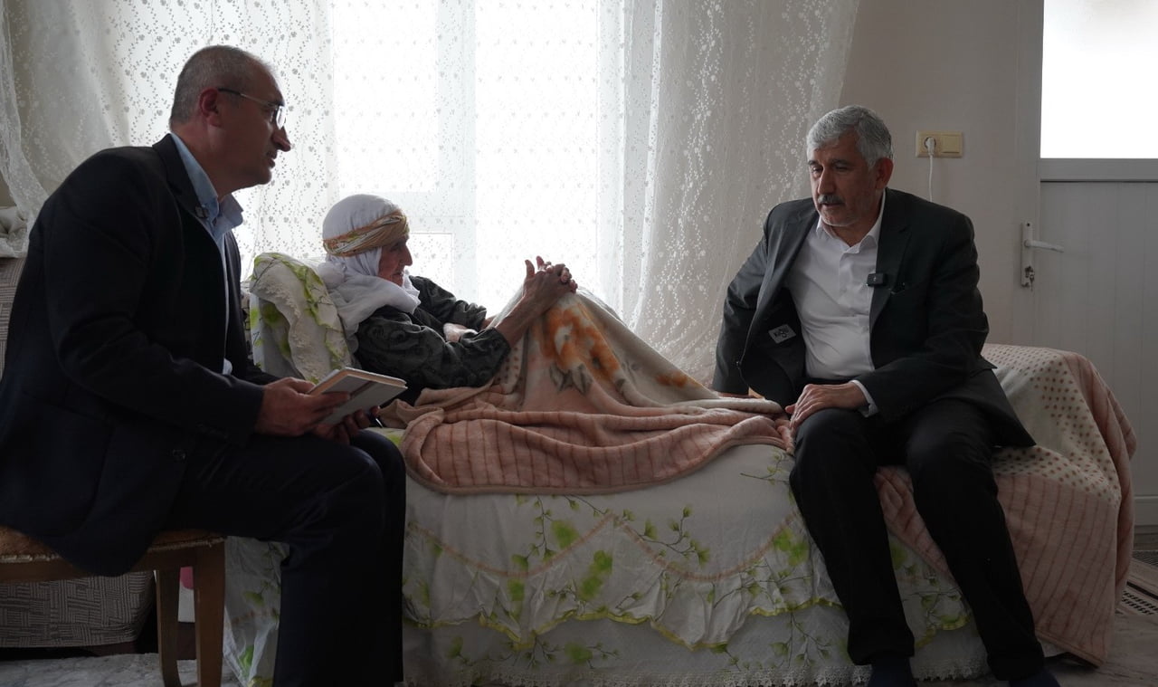 ADIYAMAN’DA, 110 YAŞINDAKİ HANIM ORMAN, AK PARTİ’YE ÜYE OLDU.