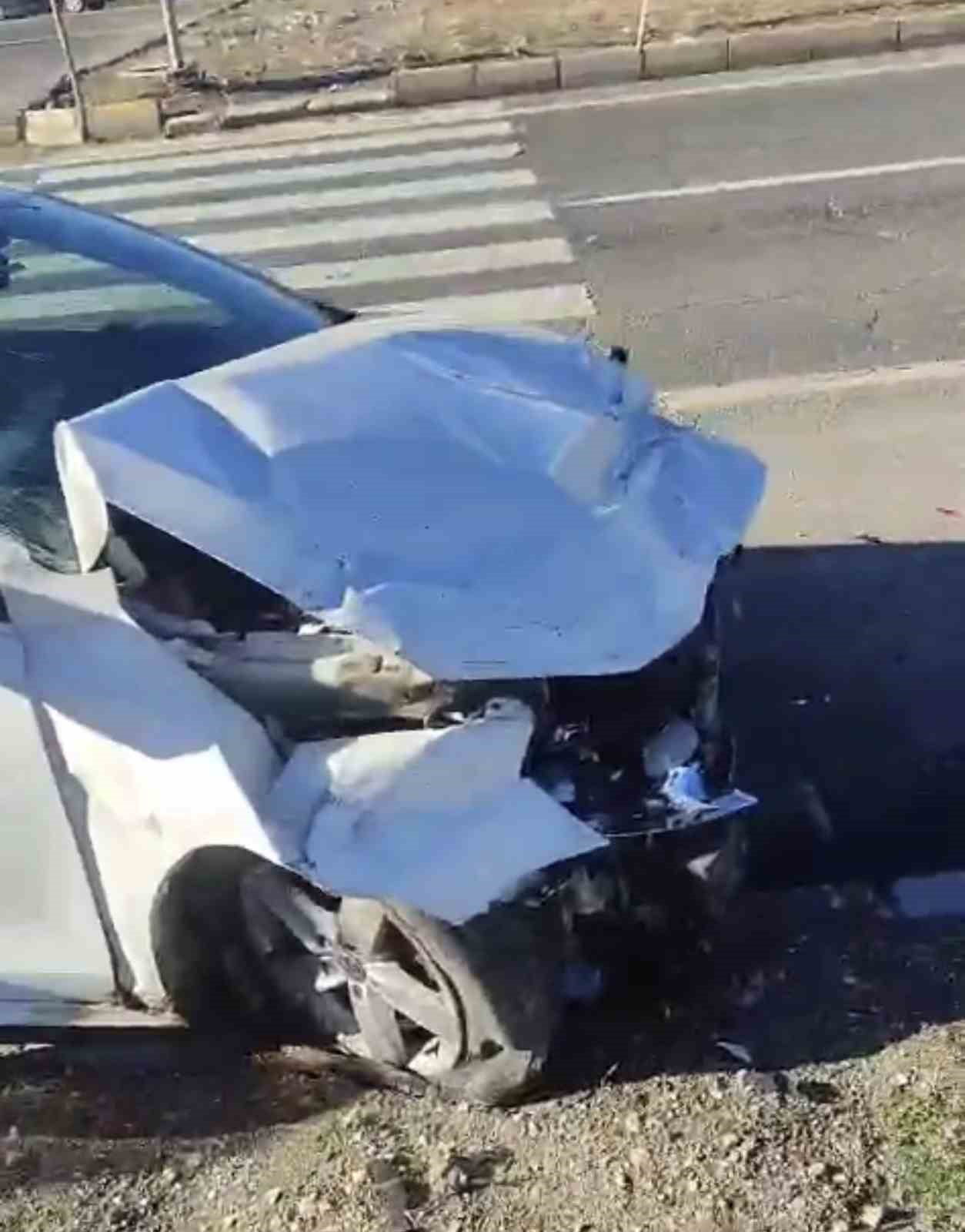 ADIYAMAN’DA İKİ ARACIN KARIŞTIĞI TRAFİK KAZASINDA 1 KİŞİ ÖLDÜ, 8 KİŞİ İSE YARALANDI.