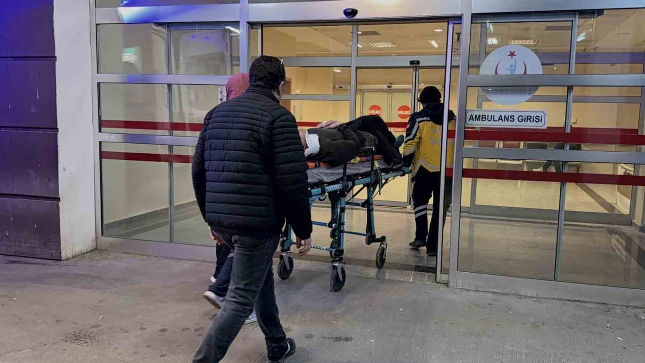 ADIYAMAN’DA KONTROLDEN ÇIKAN MOTOSİKLETİN DEVRİLMESİ SONUCU 1 KİŞİ YARALANDI.