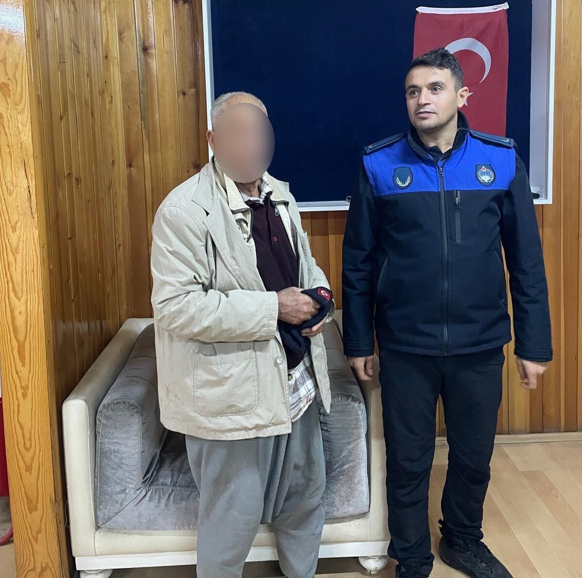 ADIYAMAN’DA, ZABITA EKİPLERİNCE YAKALANAN BİR DİLENCİNİN ÜZERİNDEN 3 BİN 731 TL NAKİT PARA ELE...