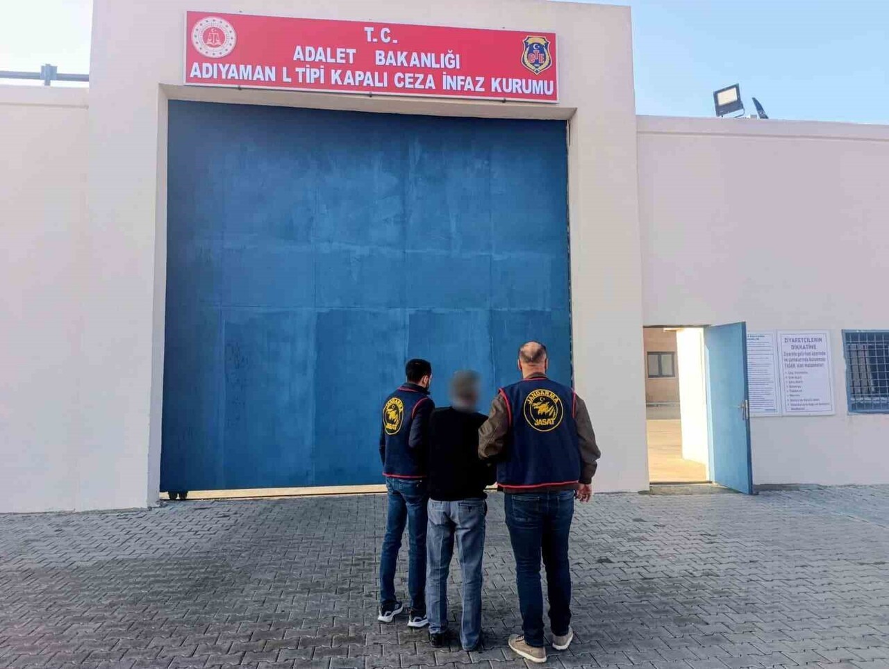 ADIYAMAN İL JANDARMA KOMUTANLIĞI EKİPLERİ ARANAN ŞAHISLARIN YAKALANMASINA YÖNELİK YAPTIĞI...