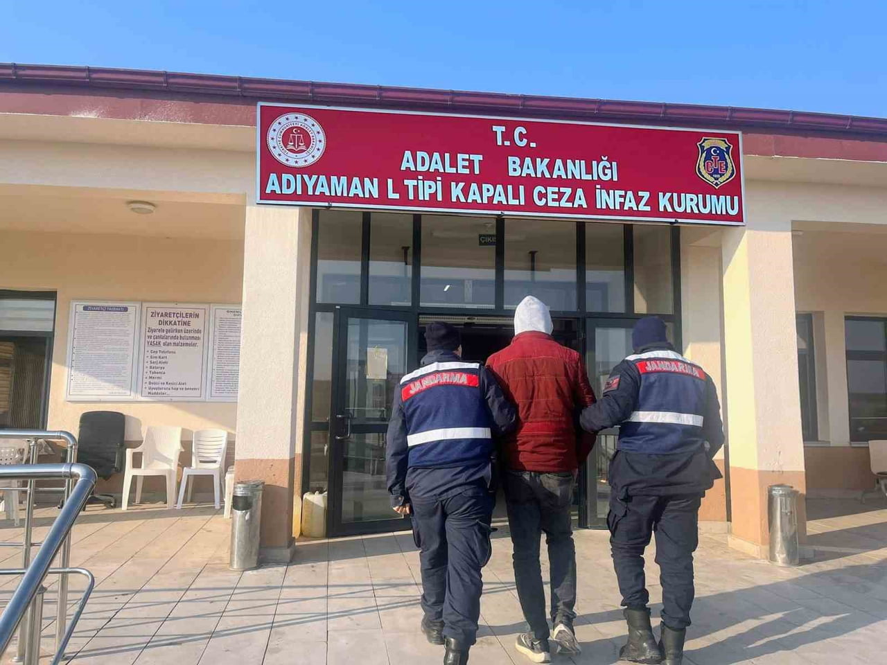 ADIYAMAN İL JANDARMA KOMUTANLIĞI EKİPLERİ, ARANAN ŞAHISLARIN YAKALANMASINA YÖNELİK YÜRÜTTÜĞÜ...