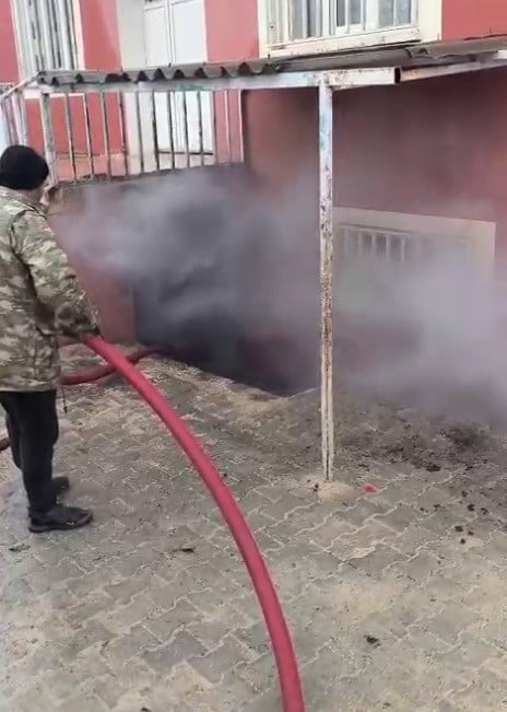 ADIYAMAN’IN BESNİ İLÇESİNDE OKULUN BODRUM KATINDA ÇIKAN YANGIN SÖNDÜRÜLDÜ.