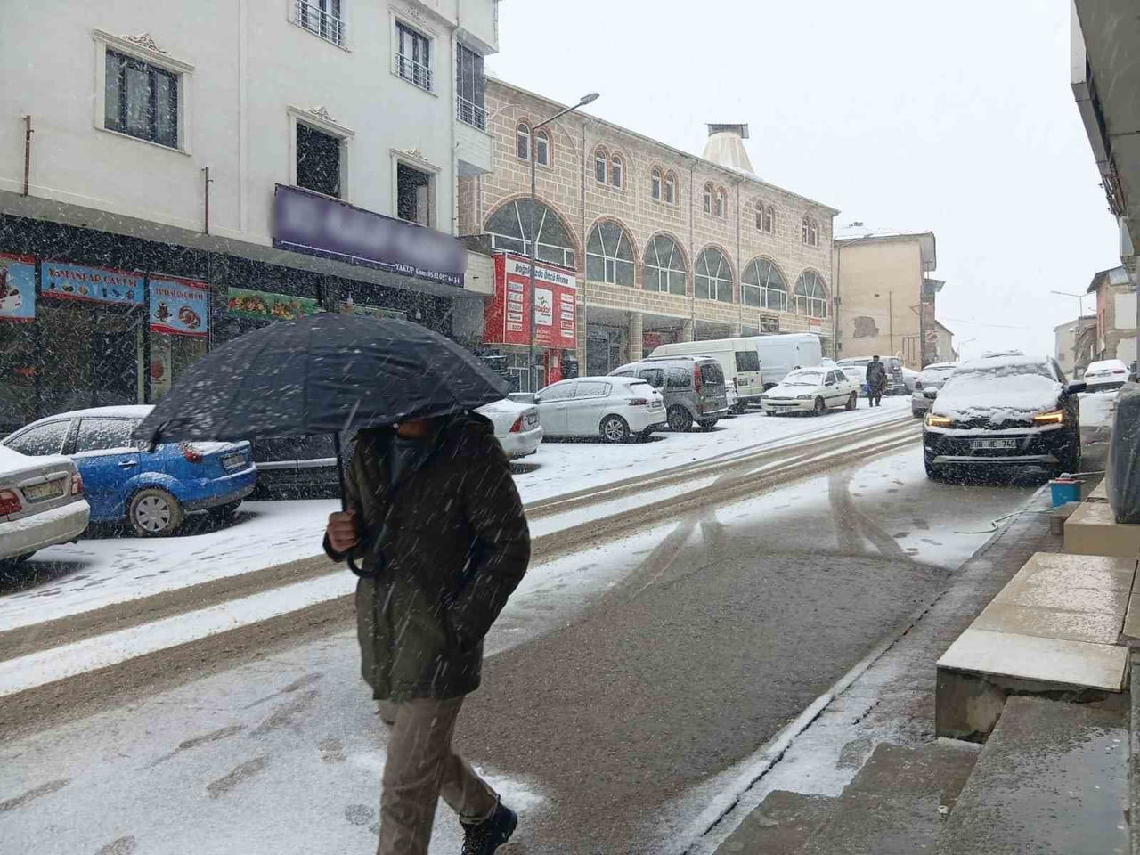 ADIYAMAN’IN ÇELİKHAN İLÇESİNDE KAR YAĞIŞI BAŞLADI.