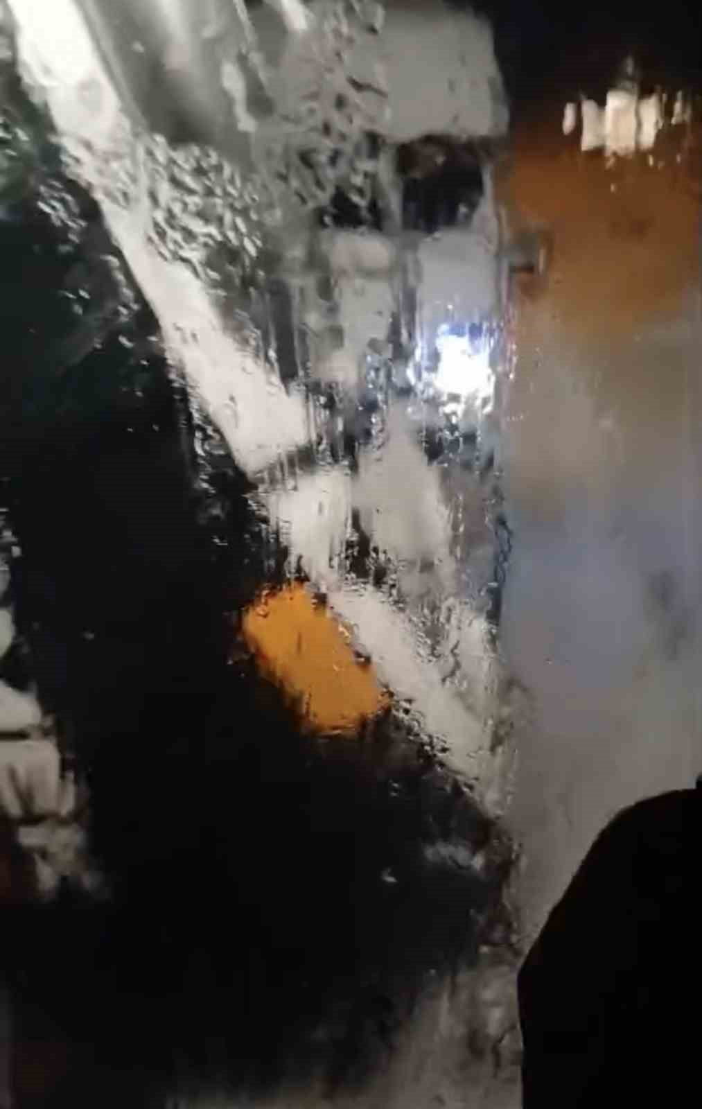 ADIYAMAN’IN GÖLBAŞI İLÇESİNDE KARDAN DOLAYI MAHSUR KALAN 50 KİŞİ KURTARILDI.