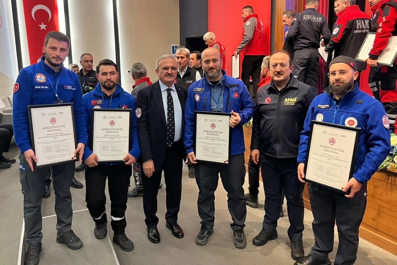 AFAD TARAFINDAN DÜZENLENEN AKREDİTASYON VE DESTEK GÖNÜLLÜLERİ SERTİFİKA TESLİM TÖRENİNDE, AYDIN...