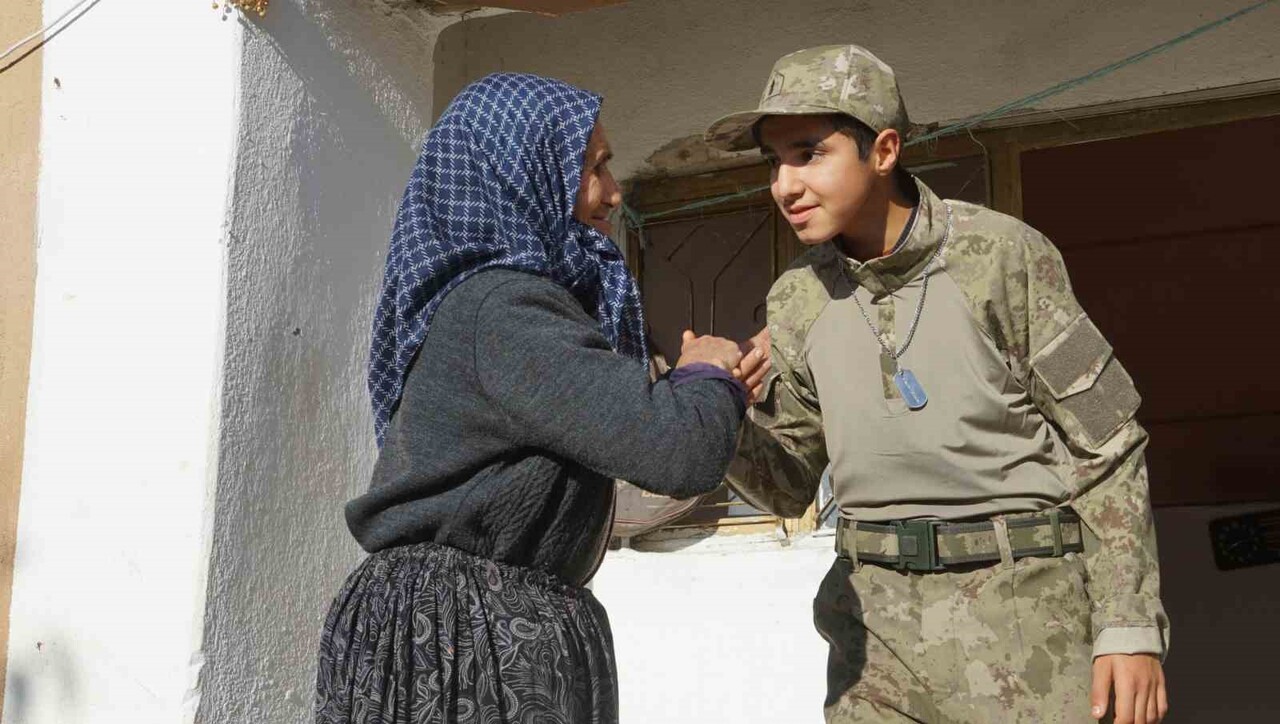 AFYONKARAHİSAR'DA 13 YAŞINDAKİ CAFER ÇELİK İSİMLİ OTİZMLİ GENCİN HAYALİ 3 ARALIK DÜNYA ENGELLİLER...