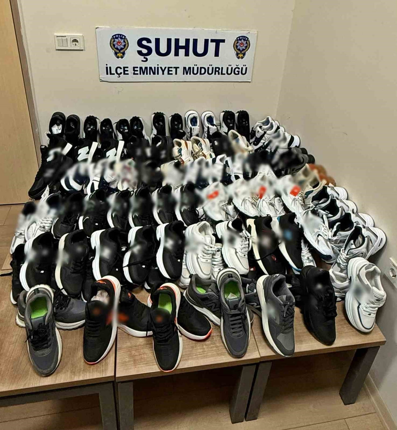 AFYONKARAHİSAR’DA POLİS TARAFINDAN YAPILAN OPERASYONDA İMİTASYON OLDUĞU DEĞERLENDİRİLEN TOPLAM 60...