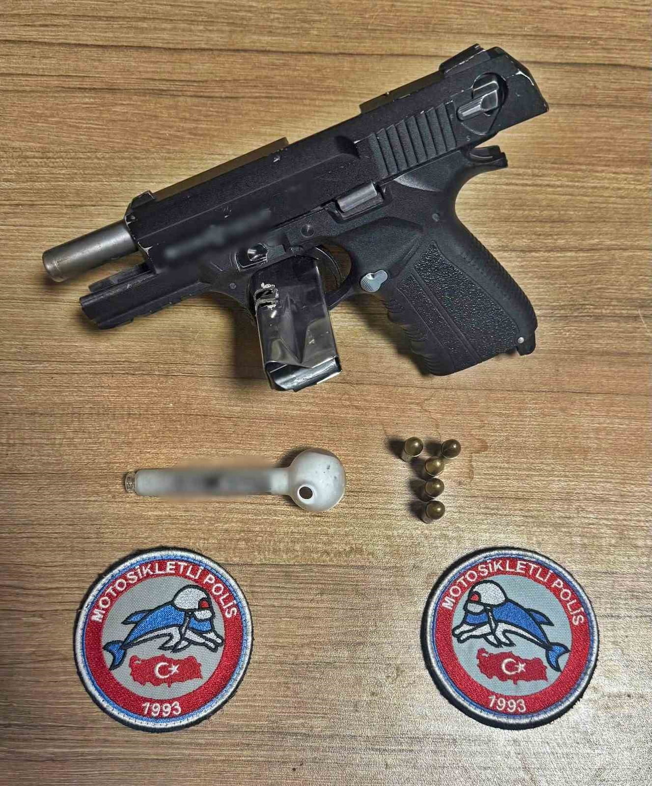 AFYONKARAHİSAR’DA YENİ YIL ÖNCESİ YAPILAN ÇALIŞMALARDA HAPİS CEZASI BULUNAN 20 KİŞİ POLİS...