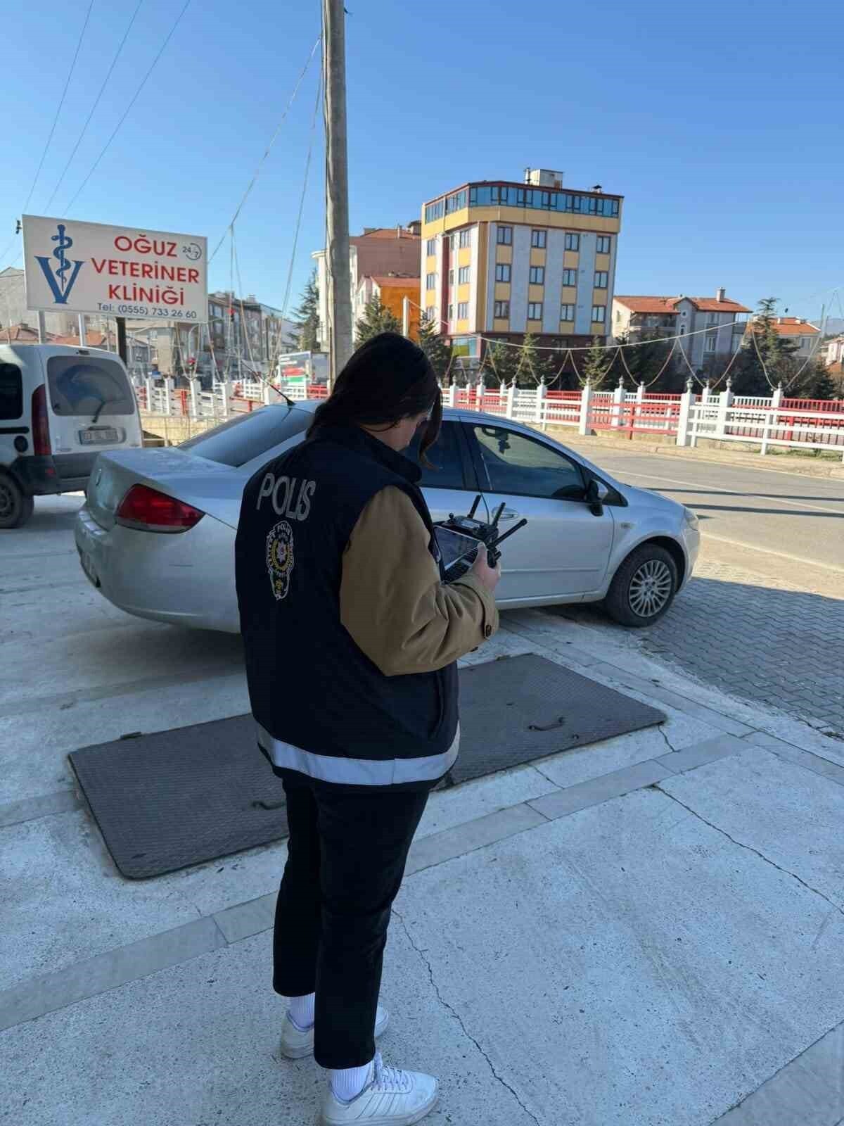 AFYONKARAHİSAR ŞUHUT İLÇE EMNİYET MÜDÜRLÜĞÜ EKİPLERİ TARAFINDAN İLÇE MERKEZİNDE DRON DESTEKLİ...