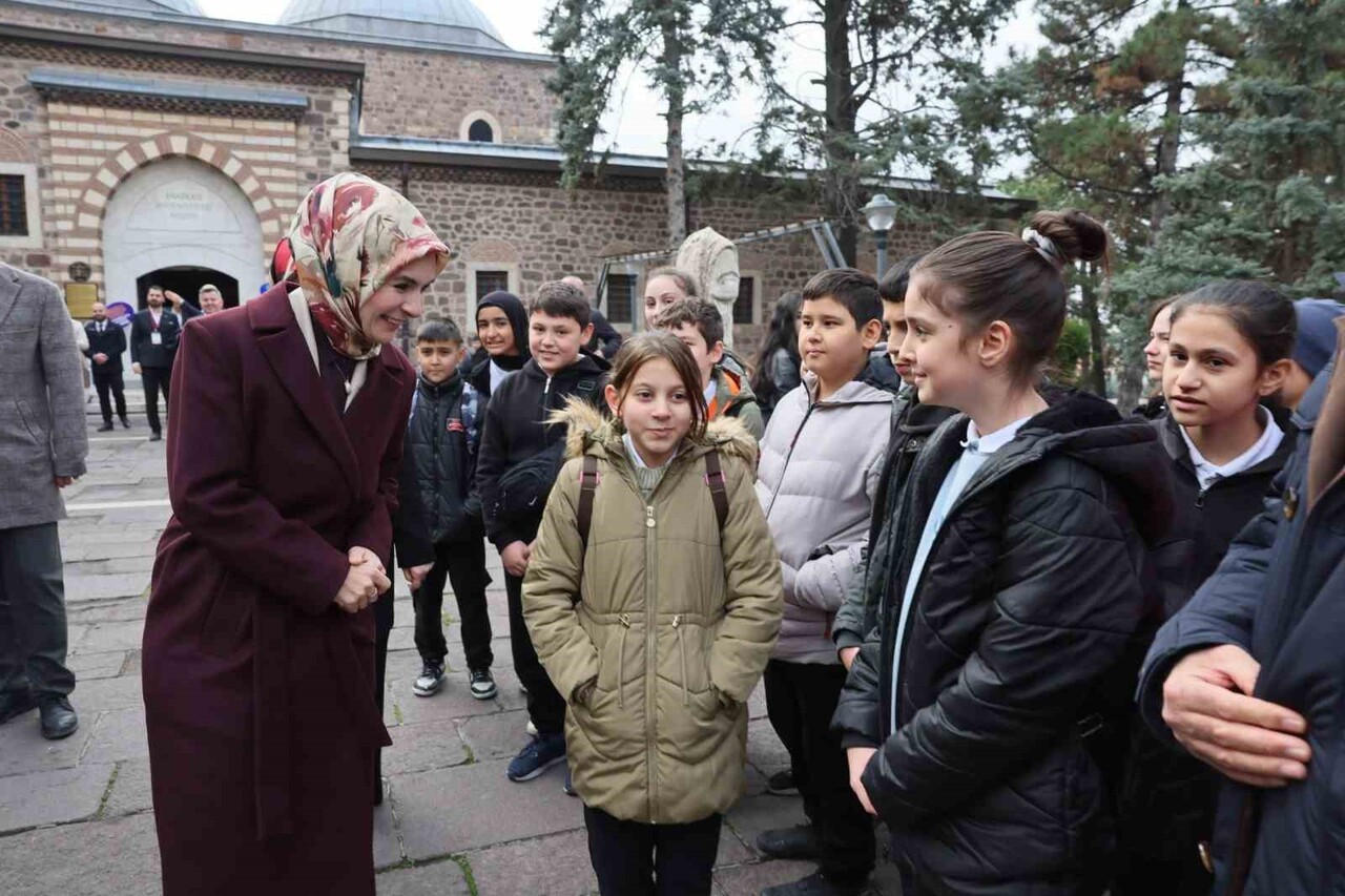 AİLE VE SOSYAL HİZMETLER BAKANI MAHİNUR ÖZDEMİR GÖKTAŞ, ÇOCUKLARIN DİJİTAL DÜNYADAKİ GÜVENLİĞİNİ...