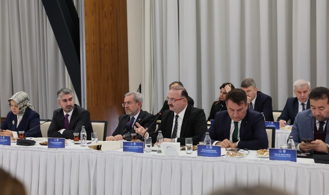 AİLE VE SOSYAL HİZMETLER BAKANI MAHİNUR ÖZDEMİR GÖKTAŞ’IN BAŞKANLIĞINDA DÜZENLENEN BİLİM KURULU...