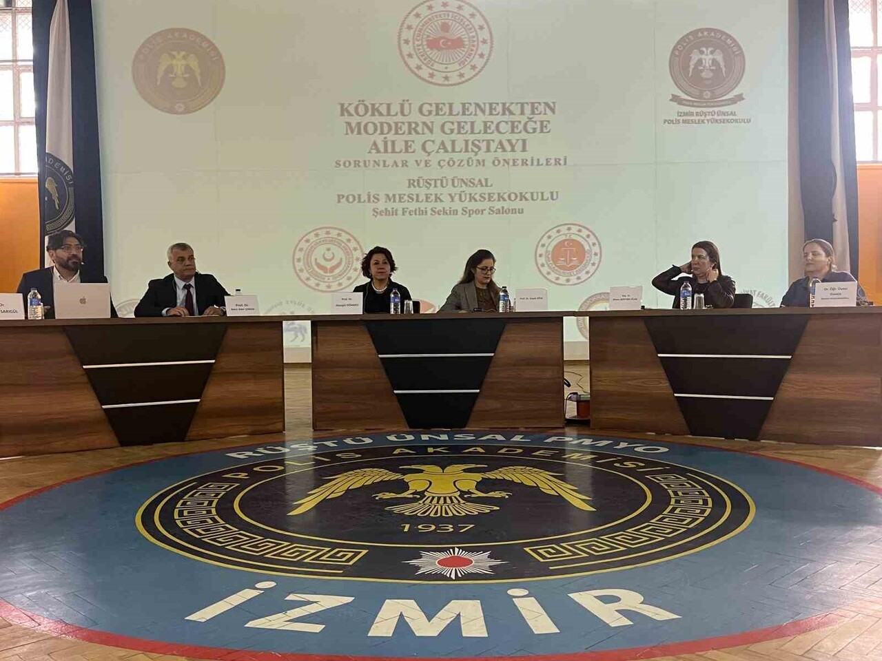 AİLE YILI KAPSAMINDA DÜZENLENEN "KÖKLÜ GELENEKTEN MODERN GELECEĞE" AİLE ÇALIŞTAYI PROGRAMI RÜŞTÜ...