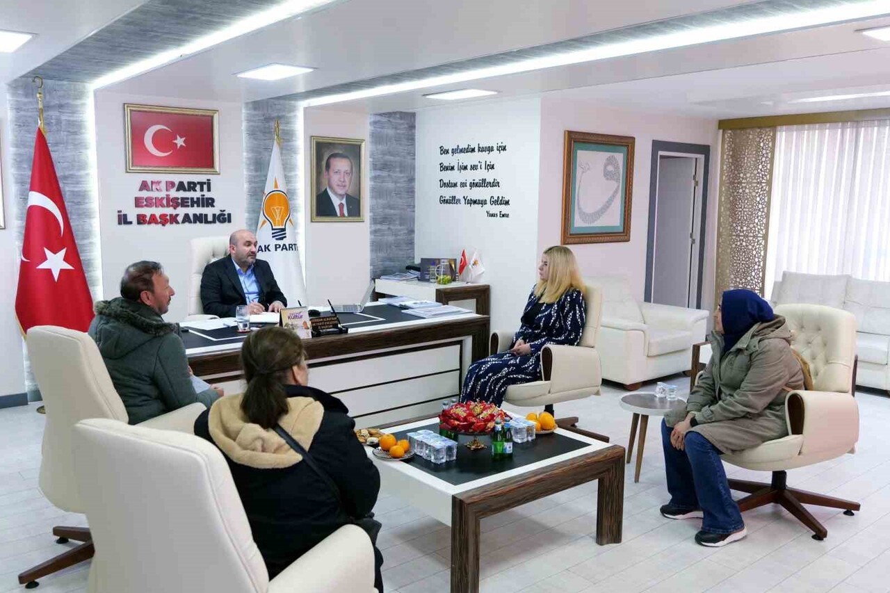 AK PARTİ ESKİŞEHİR BAŞKANI GÜRHAN ALBAYRAK, VATANDAŞLARIN TALEPLERİNİ DİNLEYİP DEĞERLENDİRMELERDE...