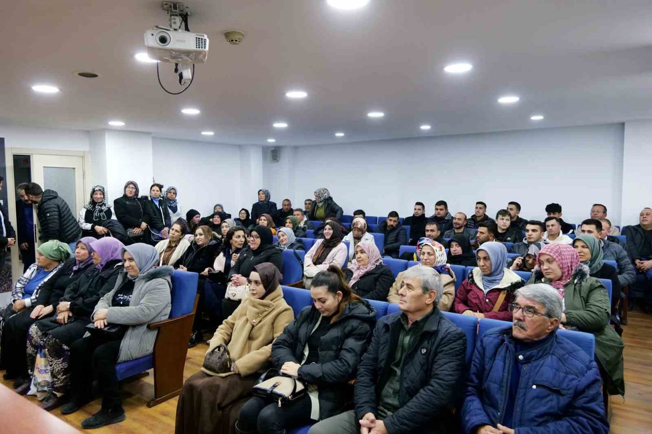 AK PARTİ ESKİŞEHİR İL BAŞKANI GÜRHAN ALBAYRAK, SEYİTGAZİ İLÇE BAŞKANI ÖZCAN YILMAZ VE İLÇE...