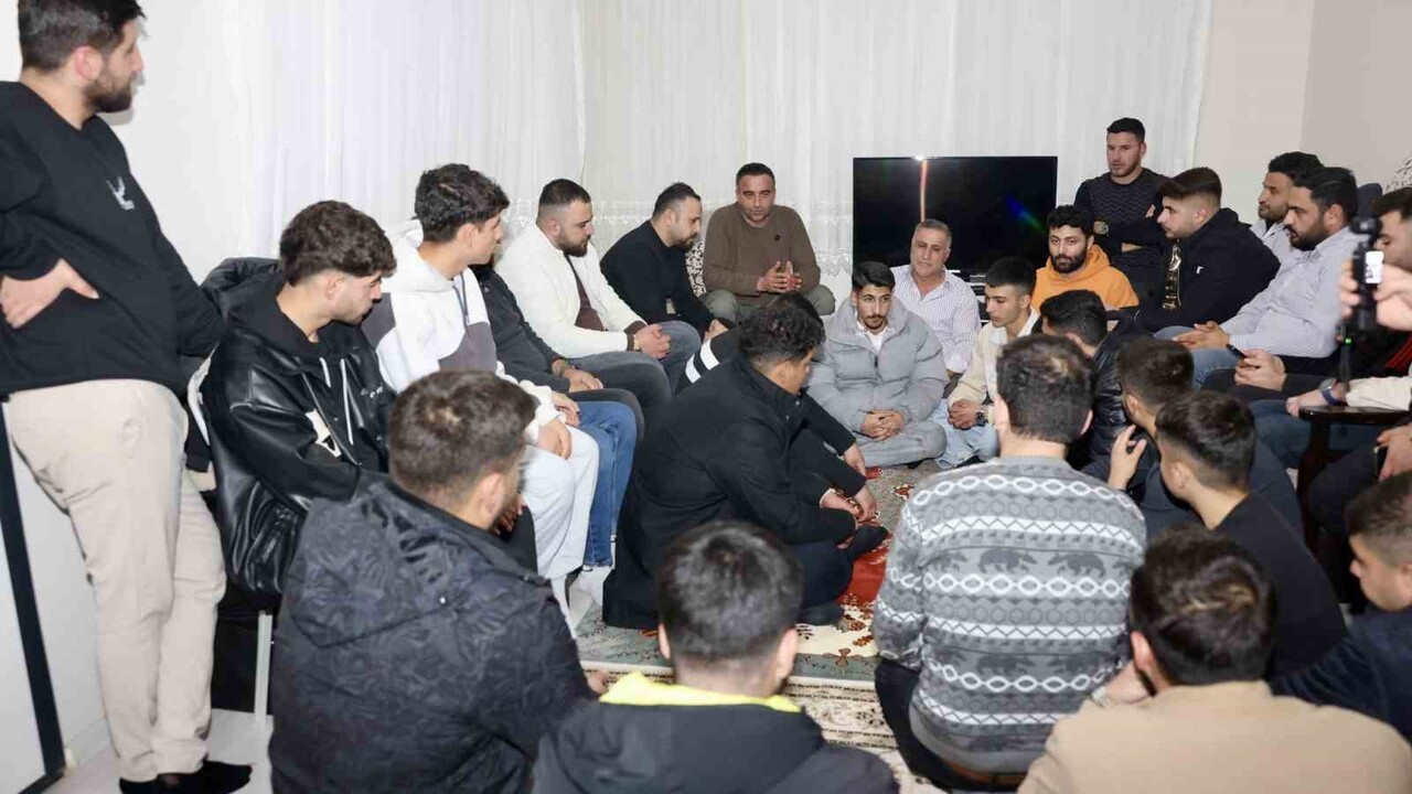 AKÇADAĞ BELEDİYE BAŞKANI ULUTAŞ GENÇLERLE BULUŞTU