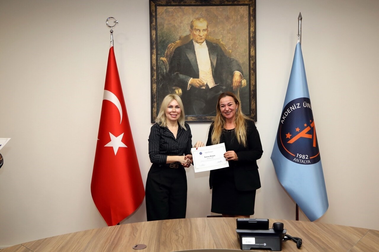 AKDENİZ ÜNİVERSİTESİ SÜREKLİ EĞİTİM MERKEZİ TARAFINDAN KONYAALTI İLÇESİNDEKİ MAHALLELERDE GÖREV...