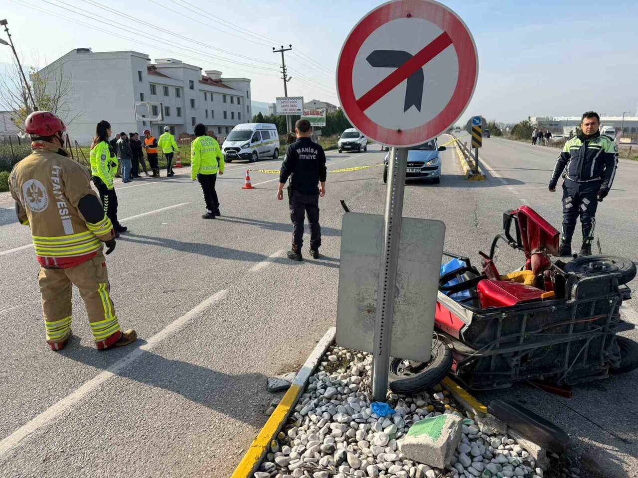 AKHİSAR DEVLET KARAYOLUNDA GÖLET KAVŞAĞI YAKINLARINDA 3 TEKERLEKLİ ELEKTRİKLİ BİSİKLET İLE...