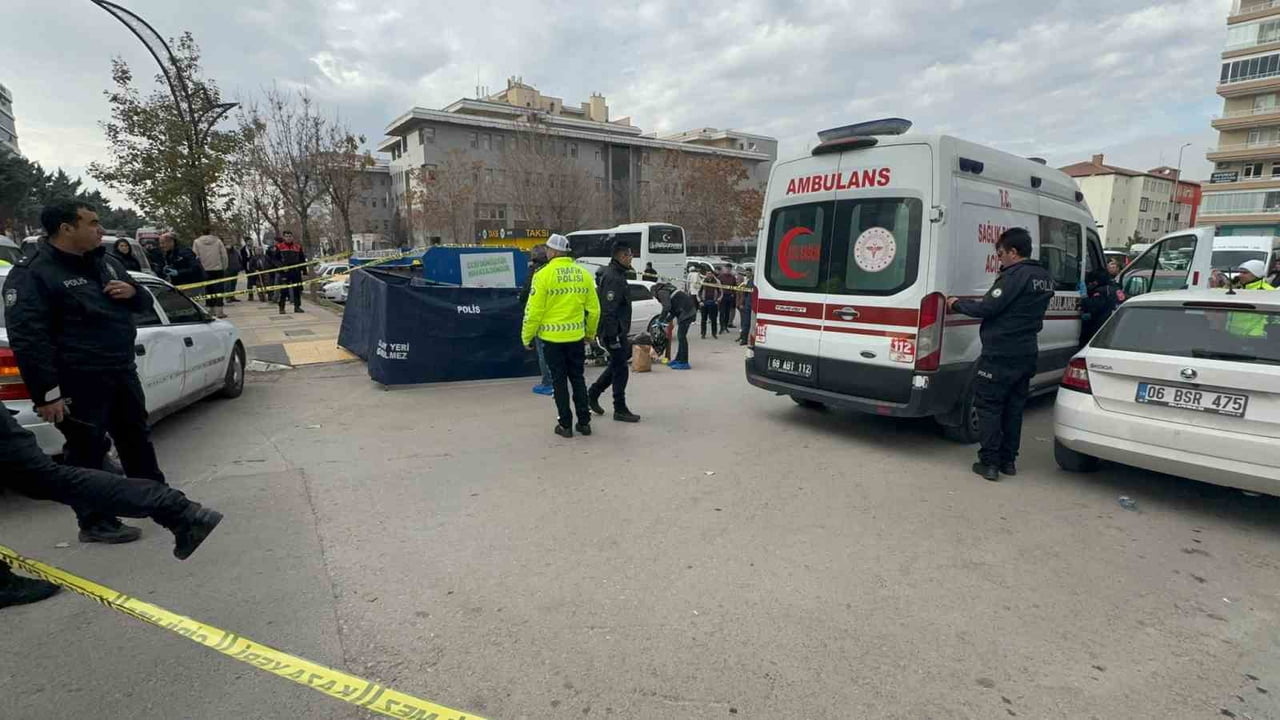 AKSARAY'DA OTOMOBİL İLE ÇARPIŞAN MOTOSİKLETTEN SAVRULAN YOLCU KONUMUNDAKİ LİSE ÖĞRENCİSİ BAŞINI...