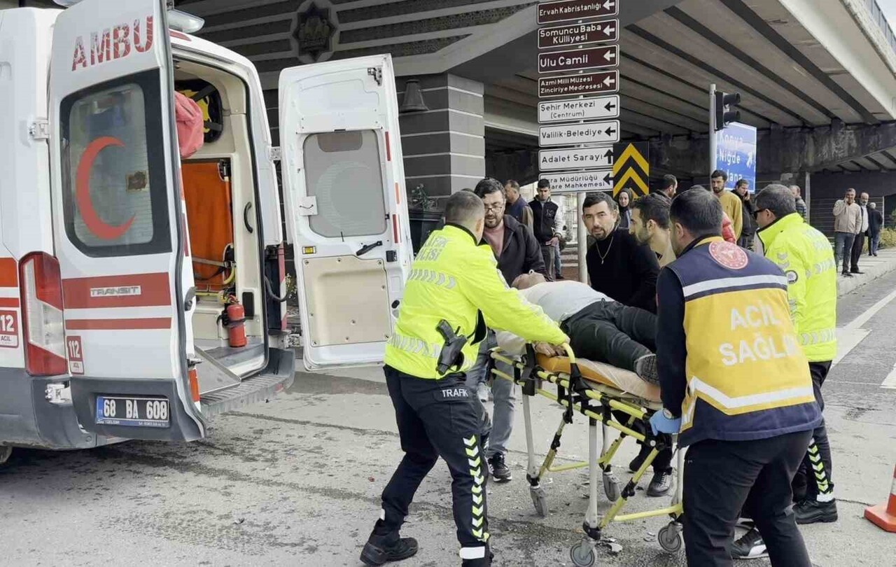 AKSARAY’DA 2 ARACIN ÇARPIŞMASI SONUCU MEYDANA GELEN MADDİ HASARLI TRAFİK KAZASINDA OLAY YERİNE...