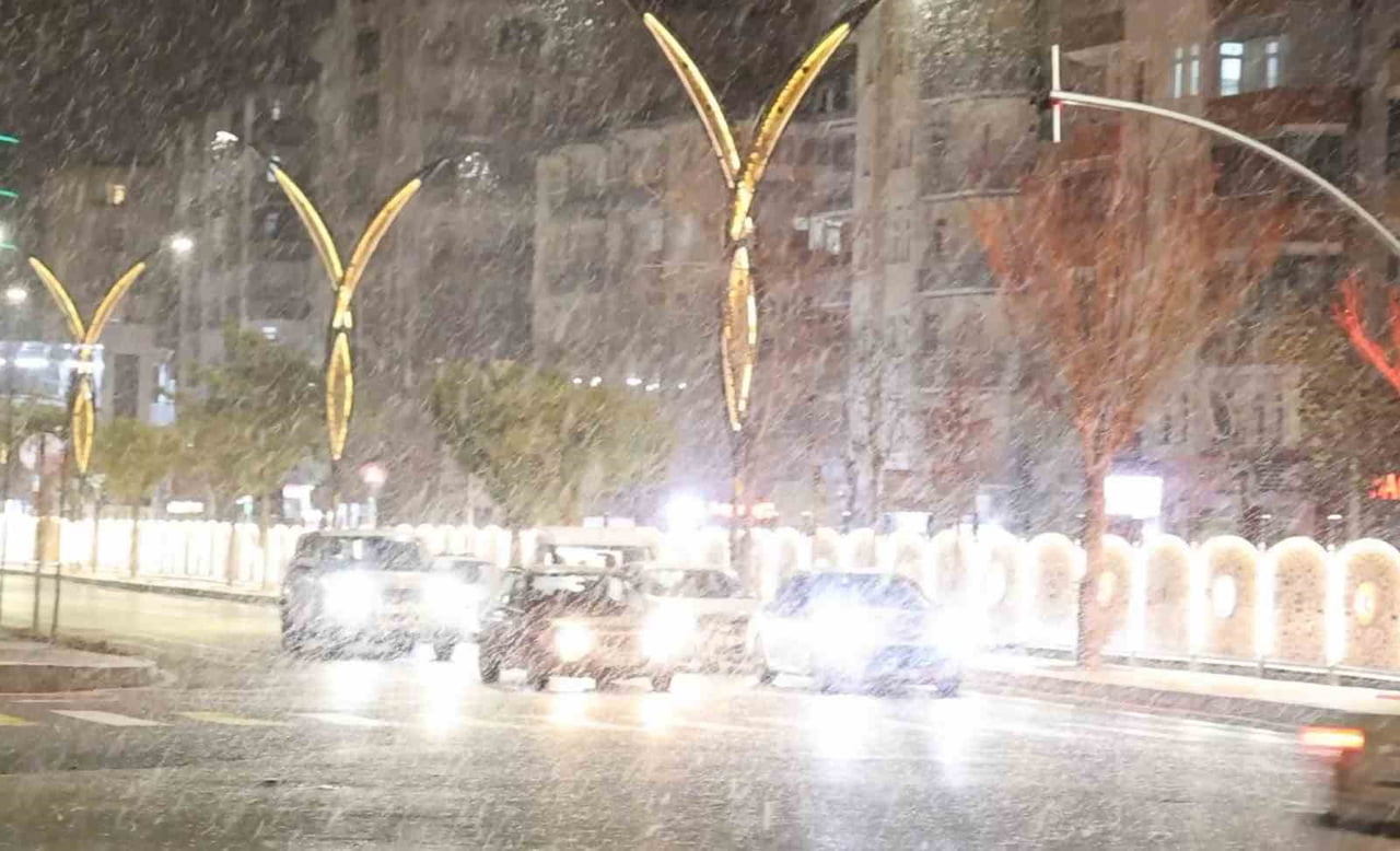 AKSARAY’DA UZUN SÜREDİR BEKLENEN KAR YAĞIŞI BAŞLADI.