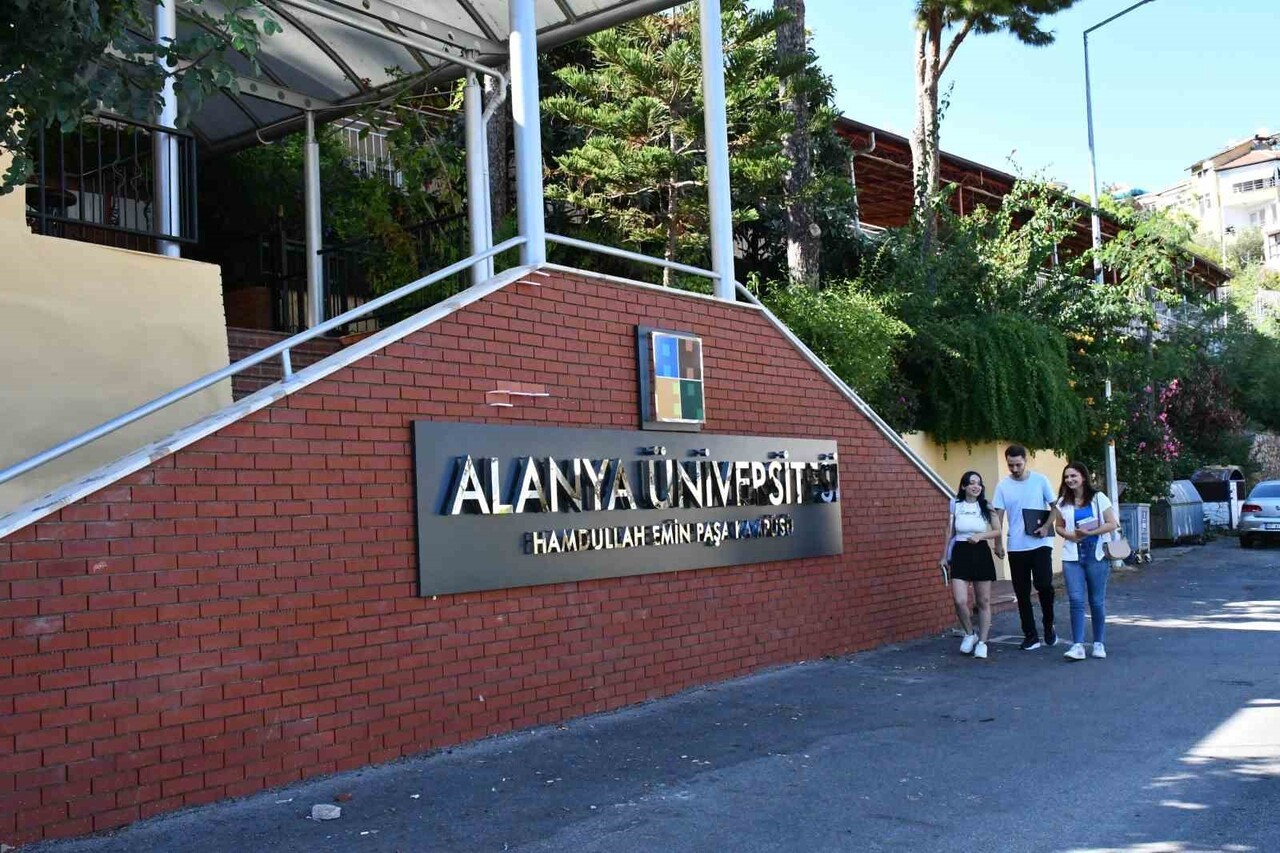 ALANYA ÜNİVERSİTESİ, ROUND UNİVERSİTY RANKİNG (RUR) 2025 BEŞERİ BİLİMLER ALAN SIRALAMASINDA HEM...